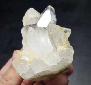 High-Quality 180g Quartz for Sale - Stunning Crystals at Affordable Prices!