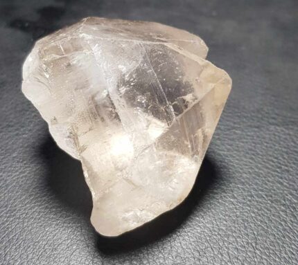 High-Quality Quartz: 132g for Sale - Elevate Your Collection!